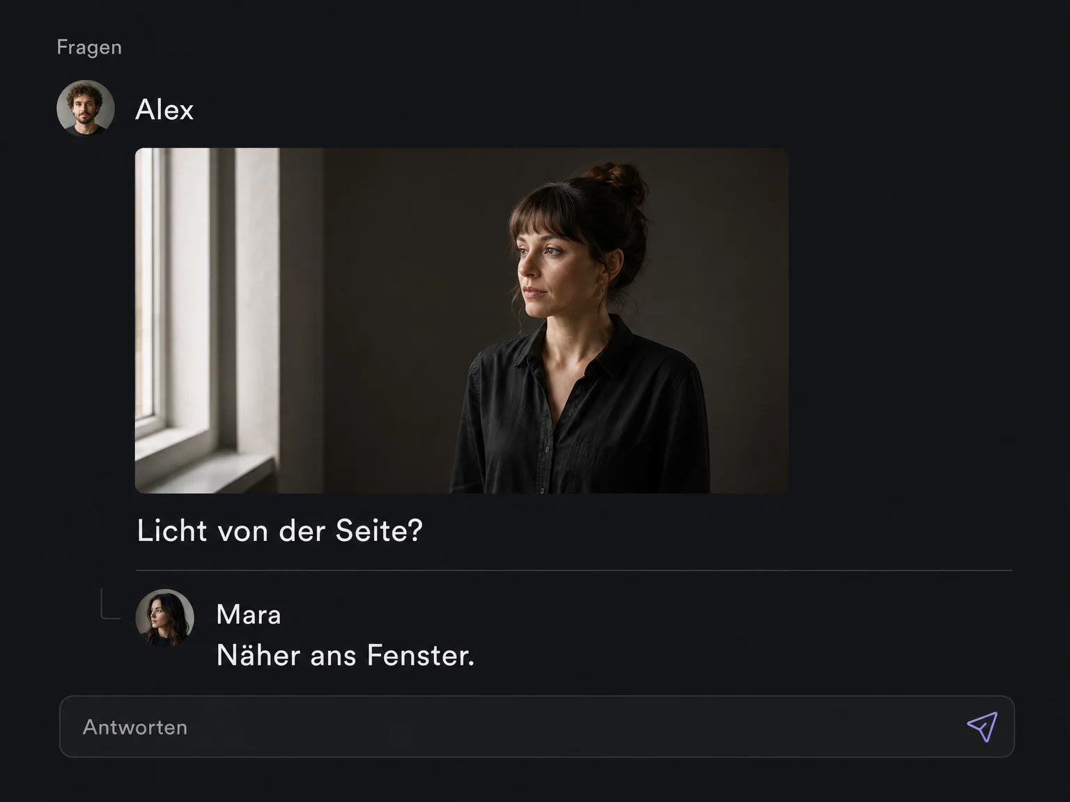 Beispieldiskussion zu einem Porträtfoto: Alex fragt nach Seitenlicht, Mara antwortet direkt unter dem Beitrag.