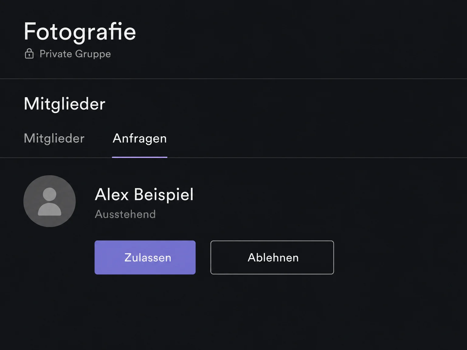 Beispiel einer privaten Fotografie-Gruppe mit ausstehender Beitrittsanfrage von Alex und den Optionen Zulassen und Ablehnen.