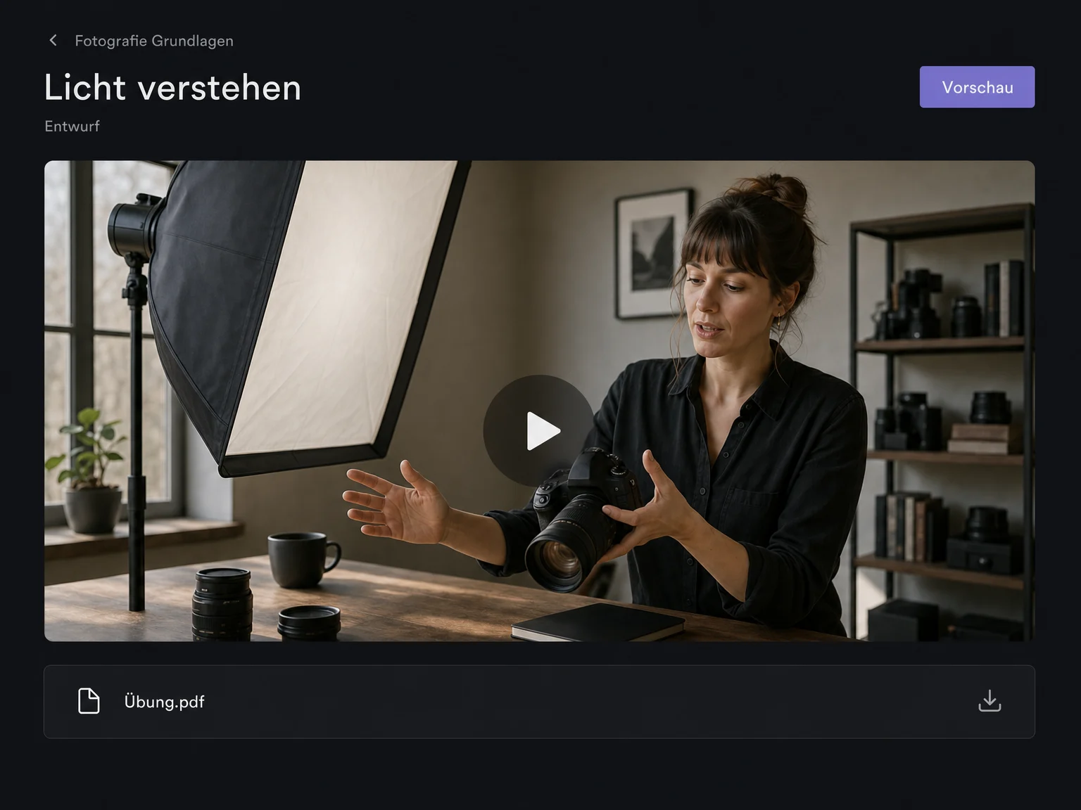 Beispiel einer Videolektion Licht verstehen mit Play-Symbol, Begleitdatei Übung.pdf und Entwurfsstatus.