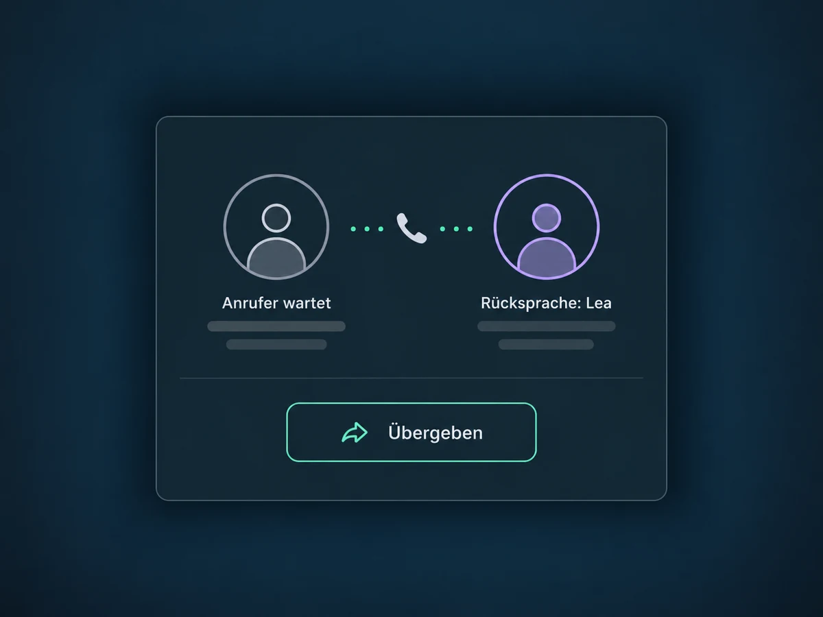 Der Anrufer wartet, während vor der Übergabe Rücksprache mit Lea gehalten wird.
